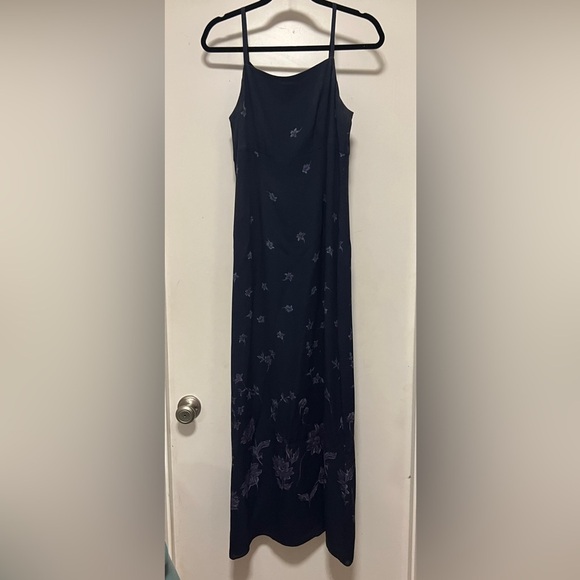 Harold's Dresses & Skirts - 90s Harold’s 100% silk long slip dress, spaghetti straps - size 8